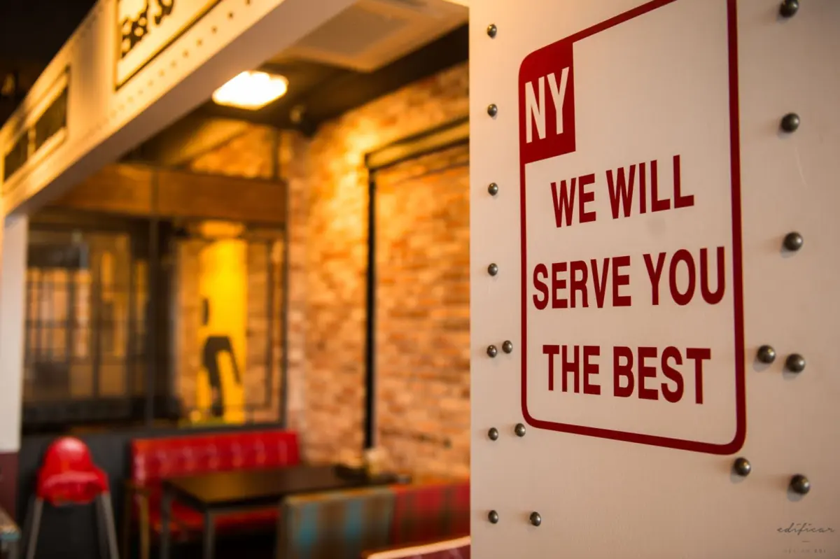 뉴욕 감성 가득한 인더스트리얼 레스토랑